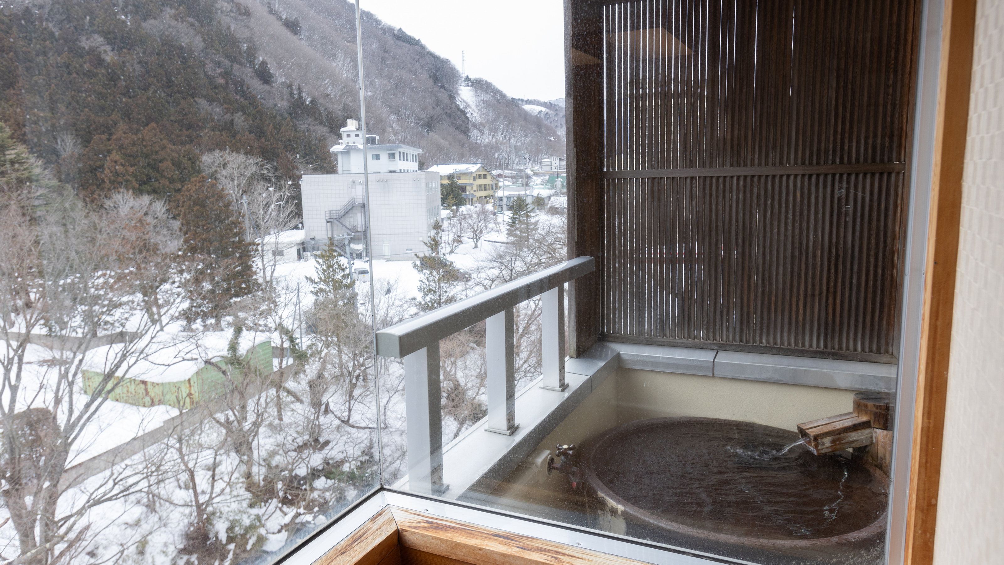 小型露天風呂付客室（陶器）