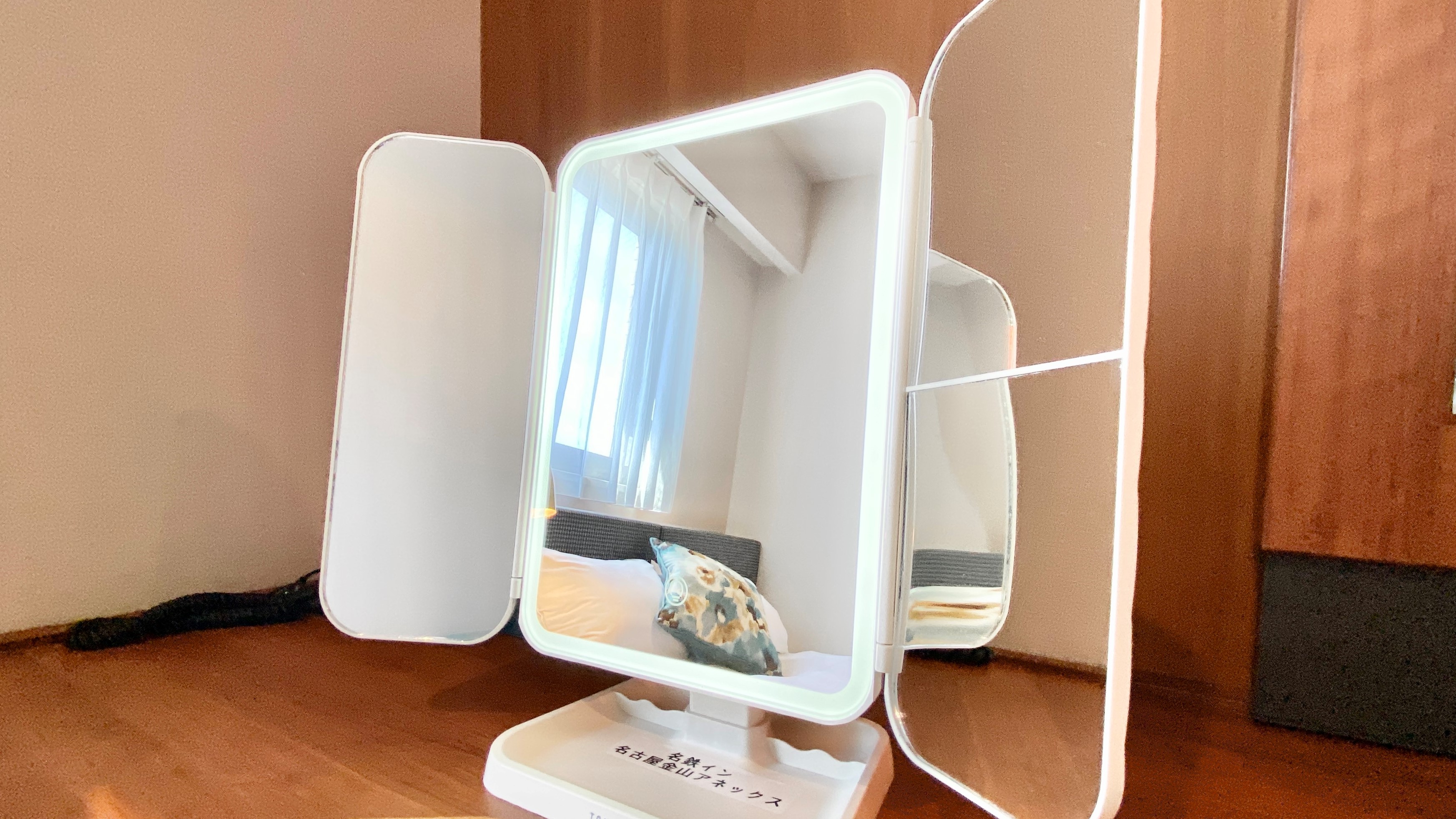 ライト付きミラー