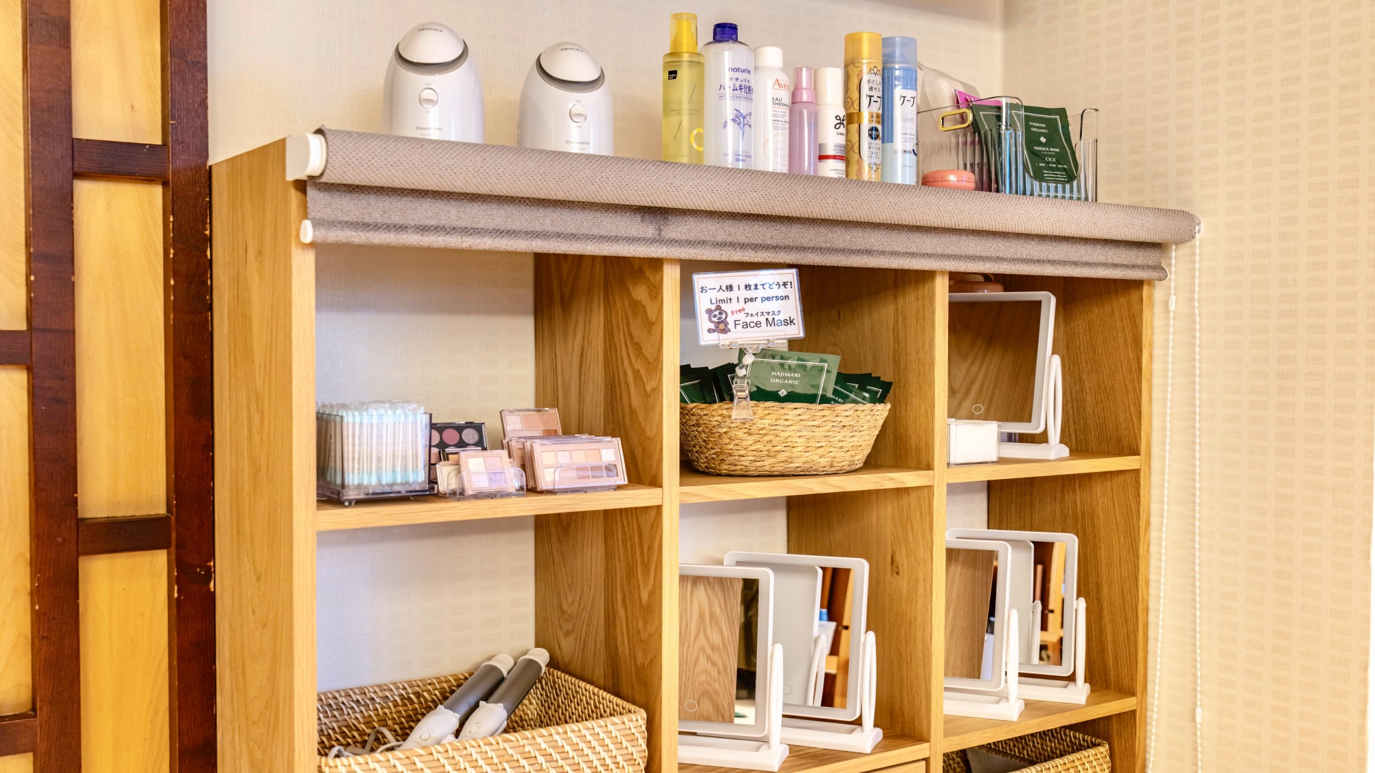 隣接する本館のパウダースペース（アネックス店のお客様もご利用可）