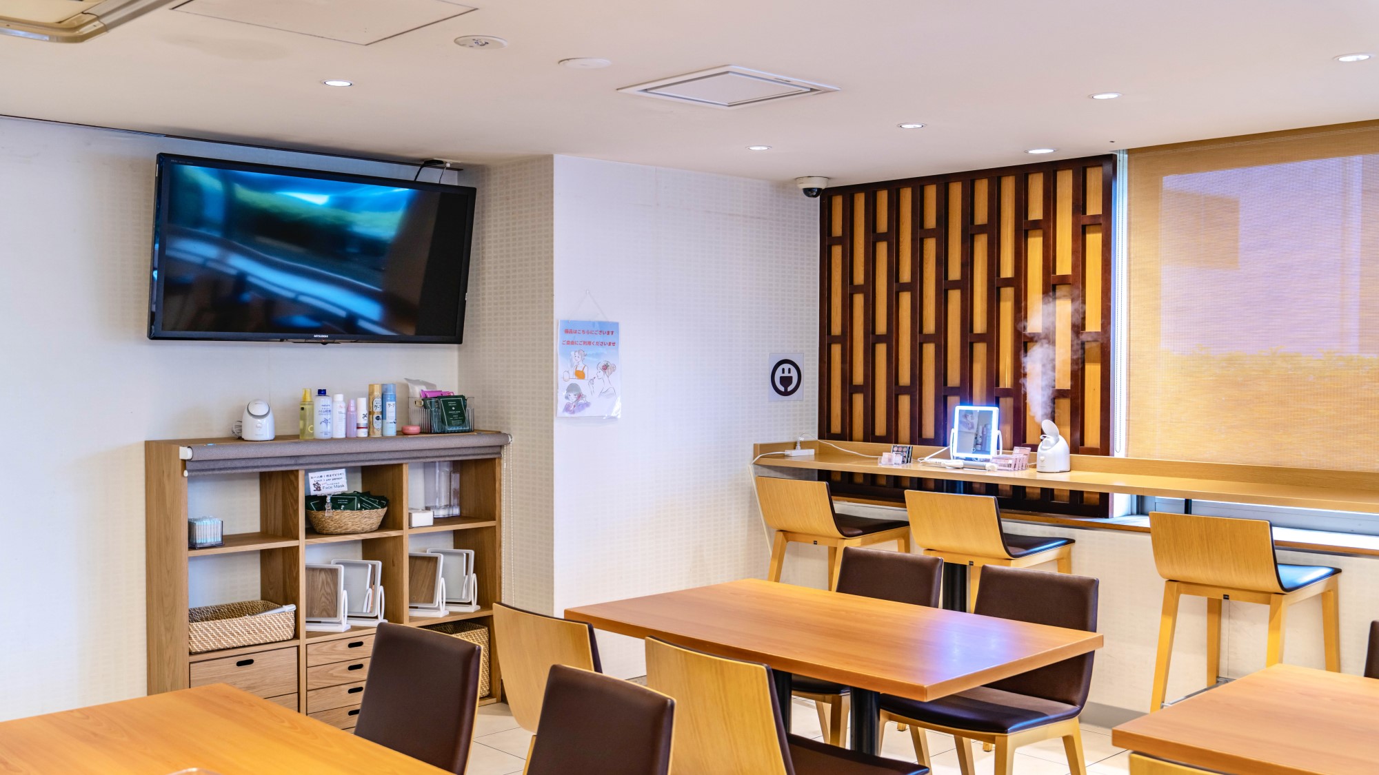 隣接する本館のパウダースペース（アネックス店のお客様もご利用可）