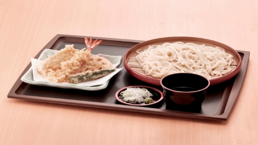 １階「天丼てんや」朝食　天ぷらうどん（冷）