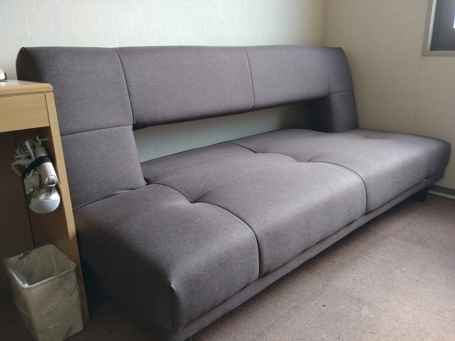 全室にソファを設置　ソファベッドとしてもご利用可能