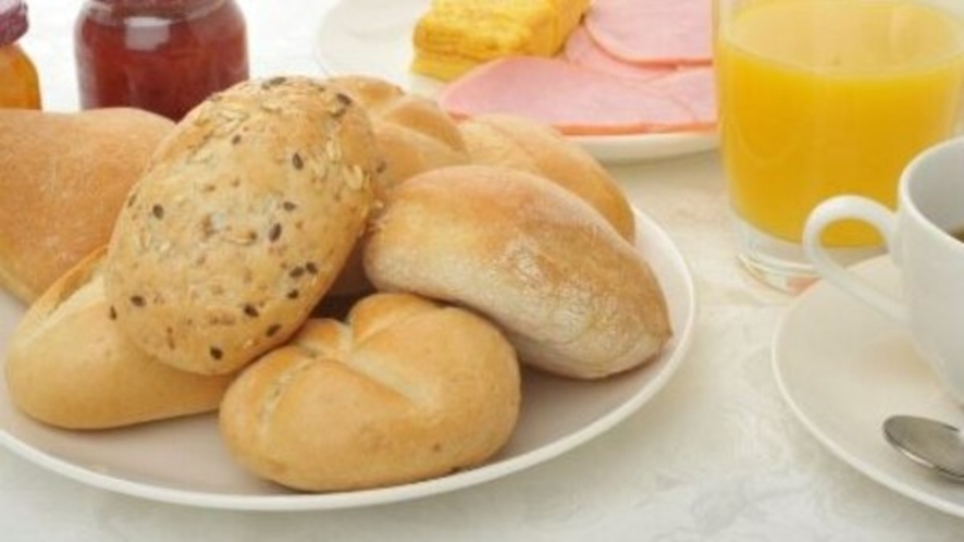 朝食　ヨーロッパ産パン
