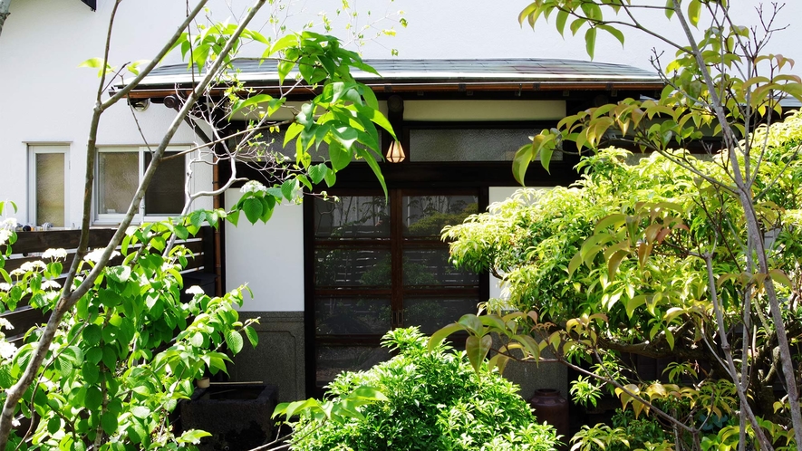 ・築80年の古民家をリノベーションした趣のある日本家屋です。