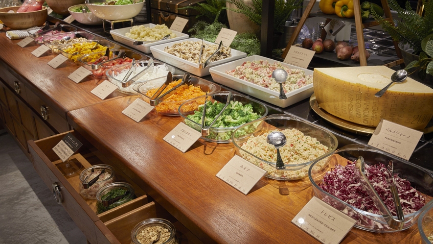 京都の人気レストラン「イカリヤ」が手がける朝食ブッフェ～つくるサラダ～