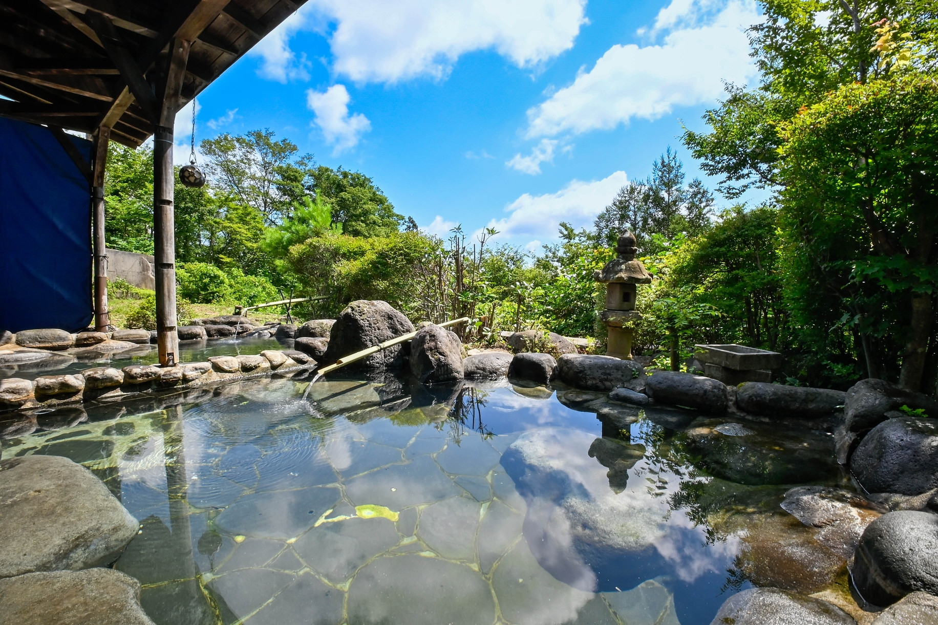 【ひとひかり専用・夏季限定夏風呂露天風呂付】朝・夕お部屋食｜温泉贅沢な休日【冷蔵庫内ドリンク付】
