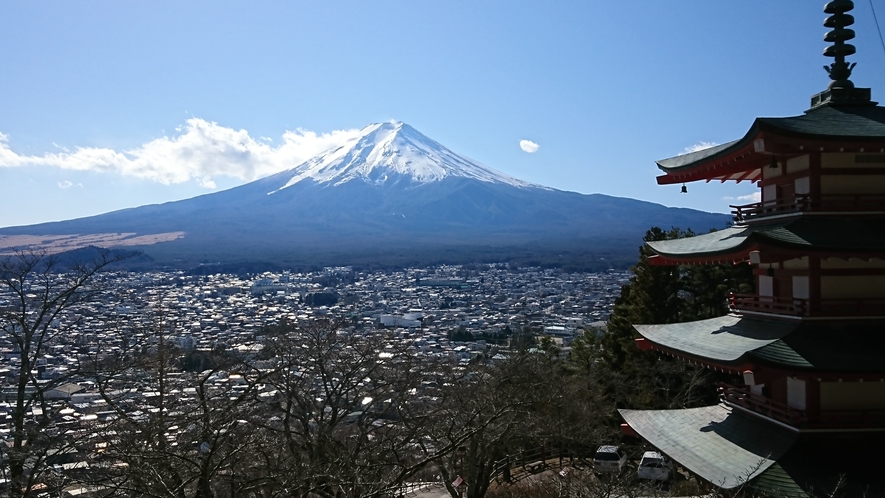 新倉山忠霊塔からの富士山（冬）