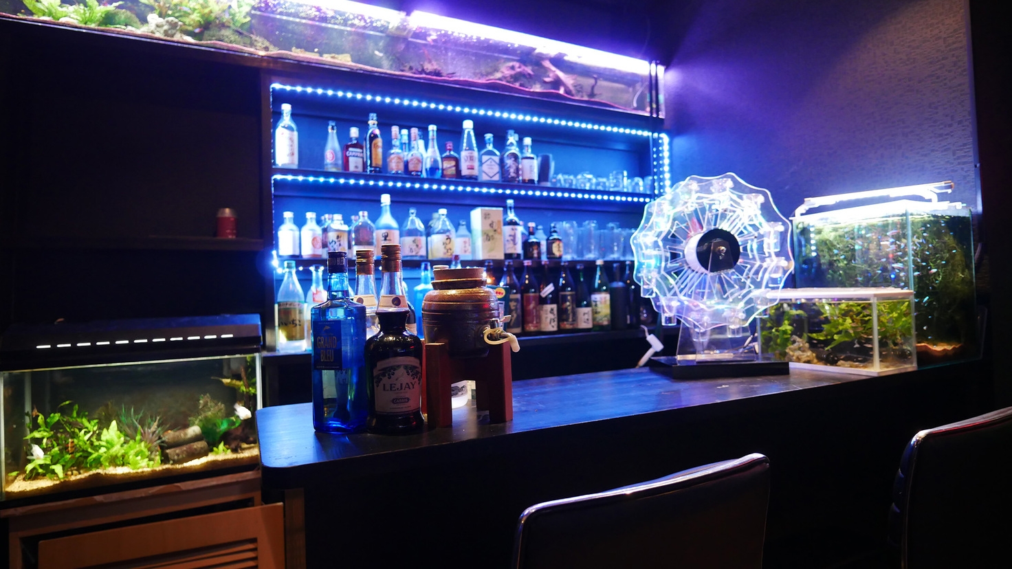 ◆2種類のドリンクバーで飲み放題◆アクアバーでも飲み放題、瓶ビールも飲み放題♪貸切温泉・お酒で満喫♪