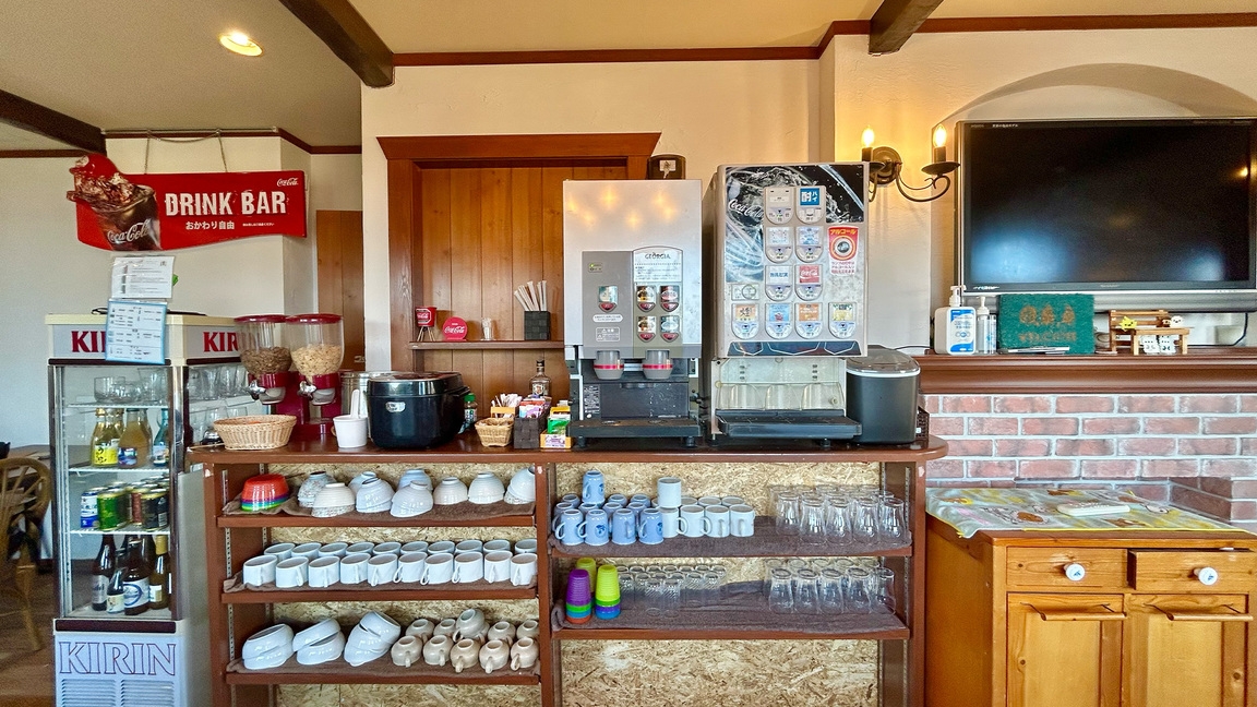 ◆2種類のドリンクバーで飲み放題◆アクアバーでも飲み放題、瓶ビールも飲み放題♪貸切温泉・お酒で満喫♪
