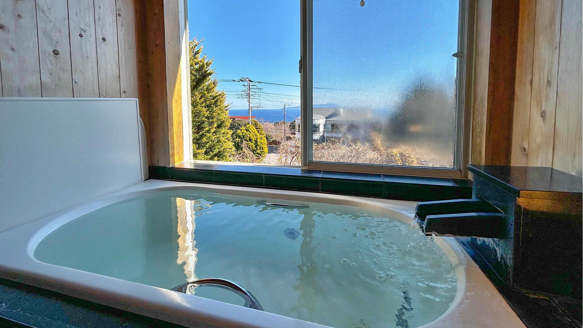 【貸切風呂】海を眺めながら伊豆高原温泉をお愉しみください。