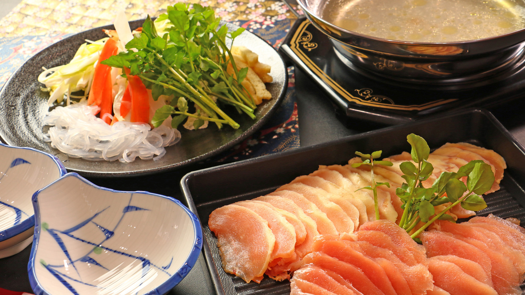 川俣シャモのしゃぶしゃぶ＿噛みしめるごとに旨味が広がる。福島ブランド地鶏をぜひ！