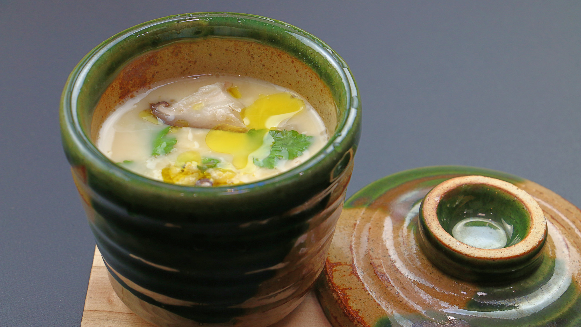 ご主人が捕った山鳥の出汁がタップリの茶碗蒸しは自慢の逸品