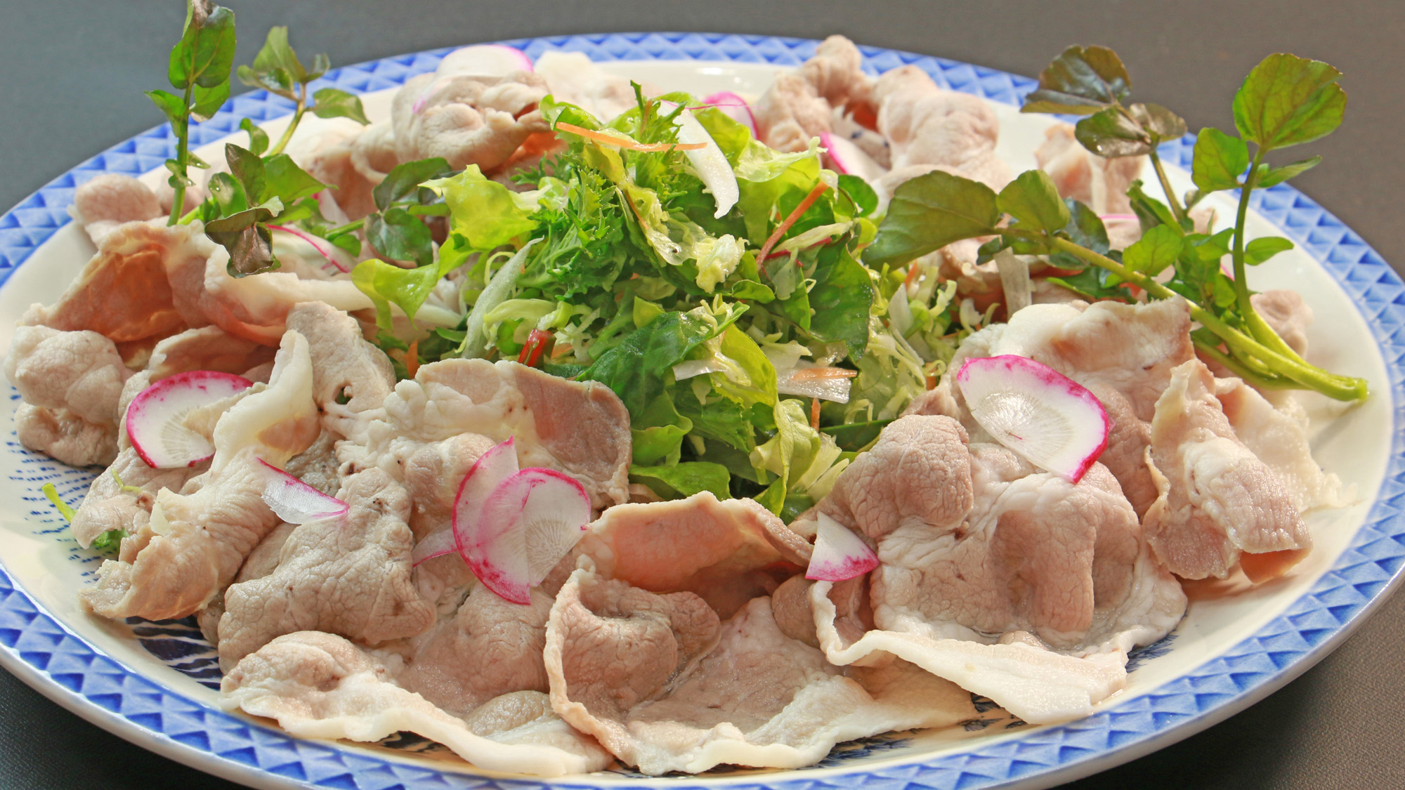 「麓山高原豚の冷しゃぶ」