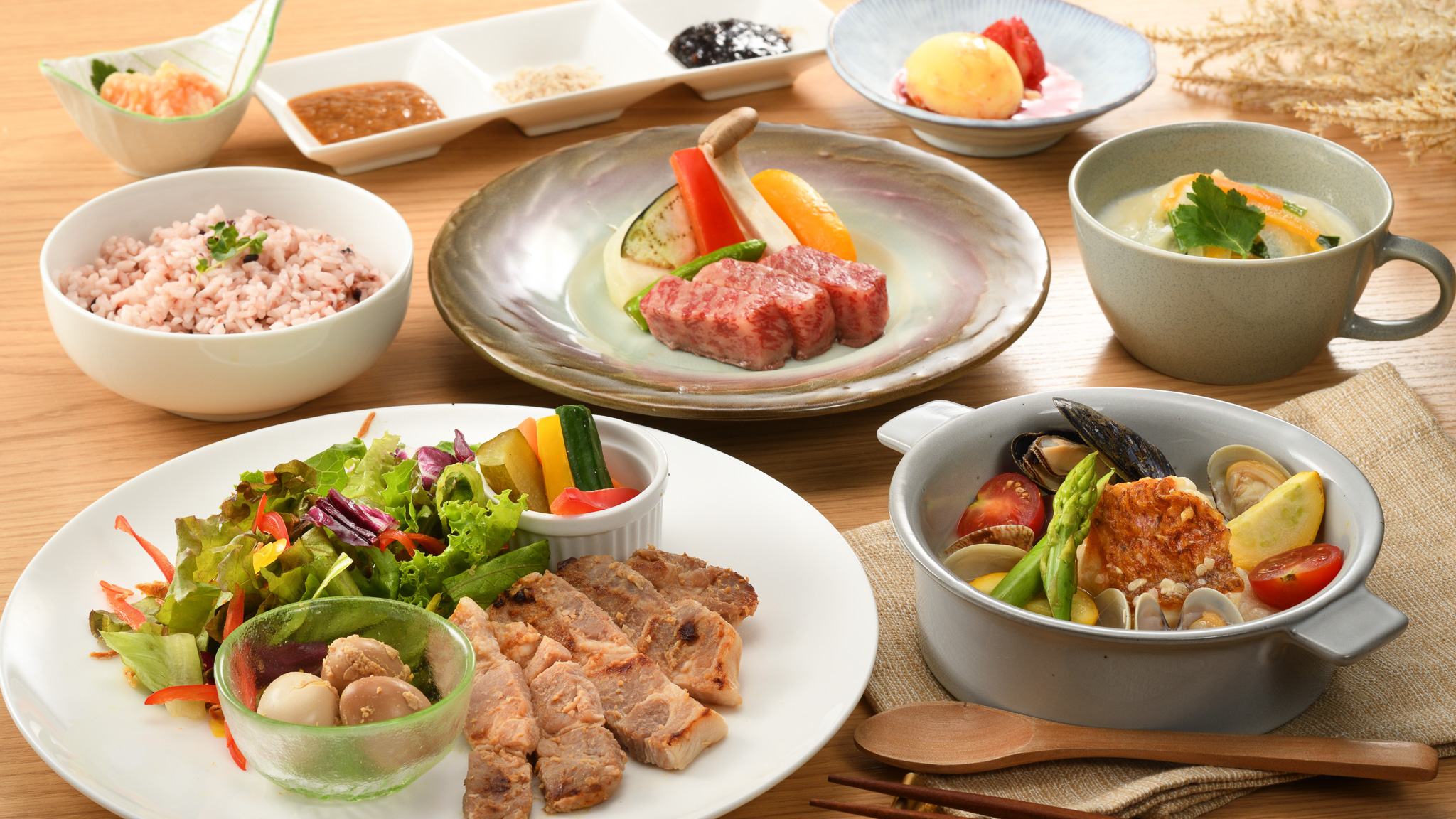 夕食　国産牛&times;旬の温泉蒸し&times;お肉の糀味噌焼き