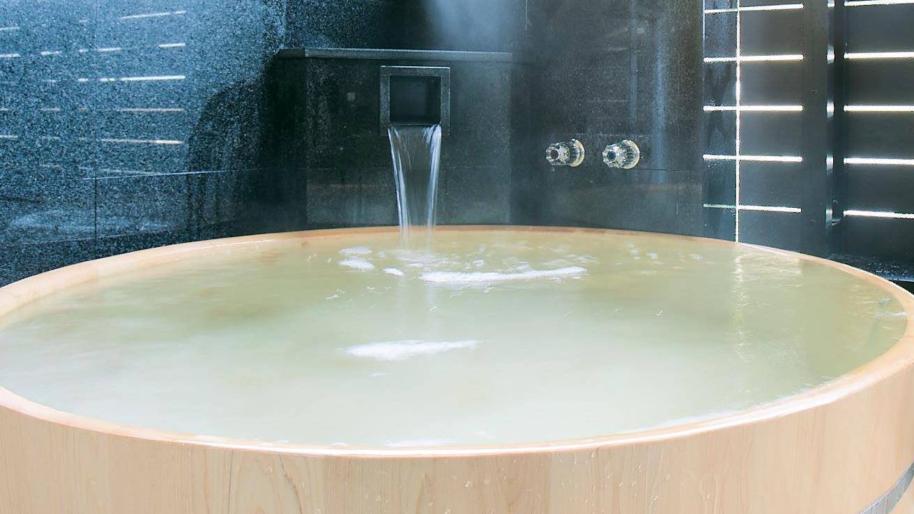 ご家族様・カップルなどで入れる貸切風呂は4種類ございます。別料金・予約制。