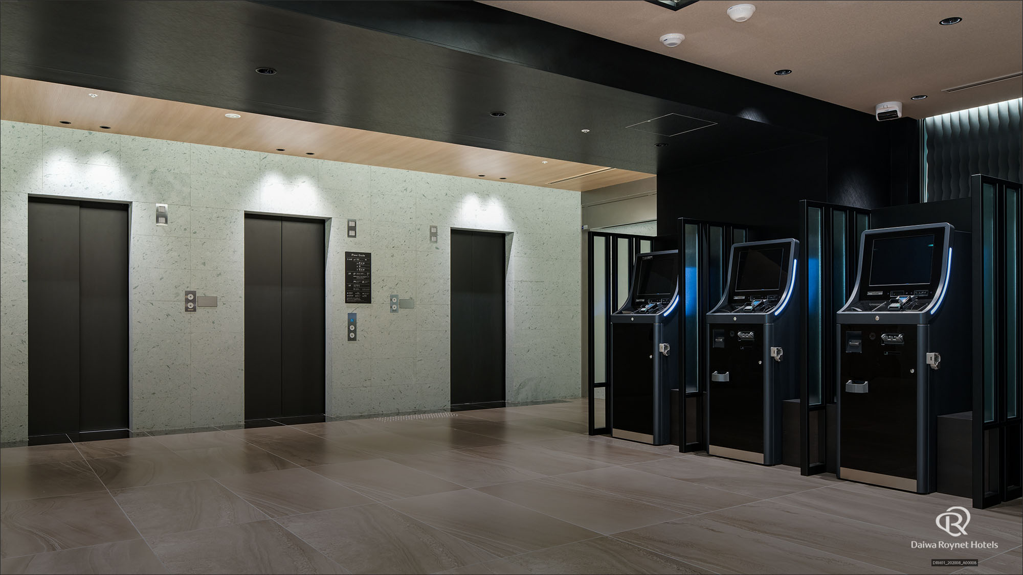 ２階エレベーター・精算機