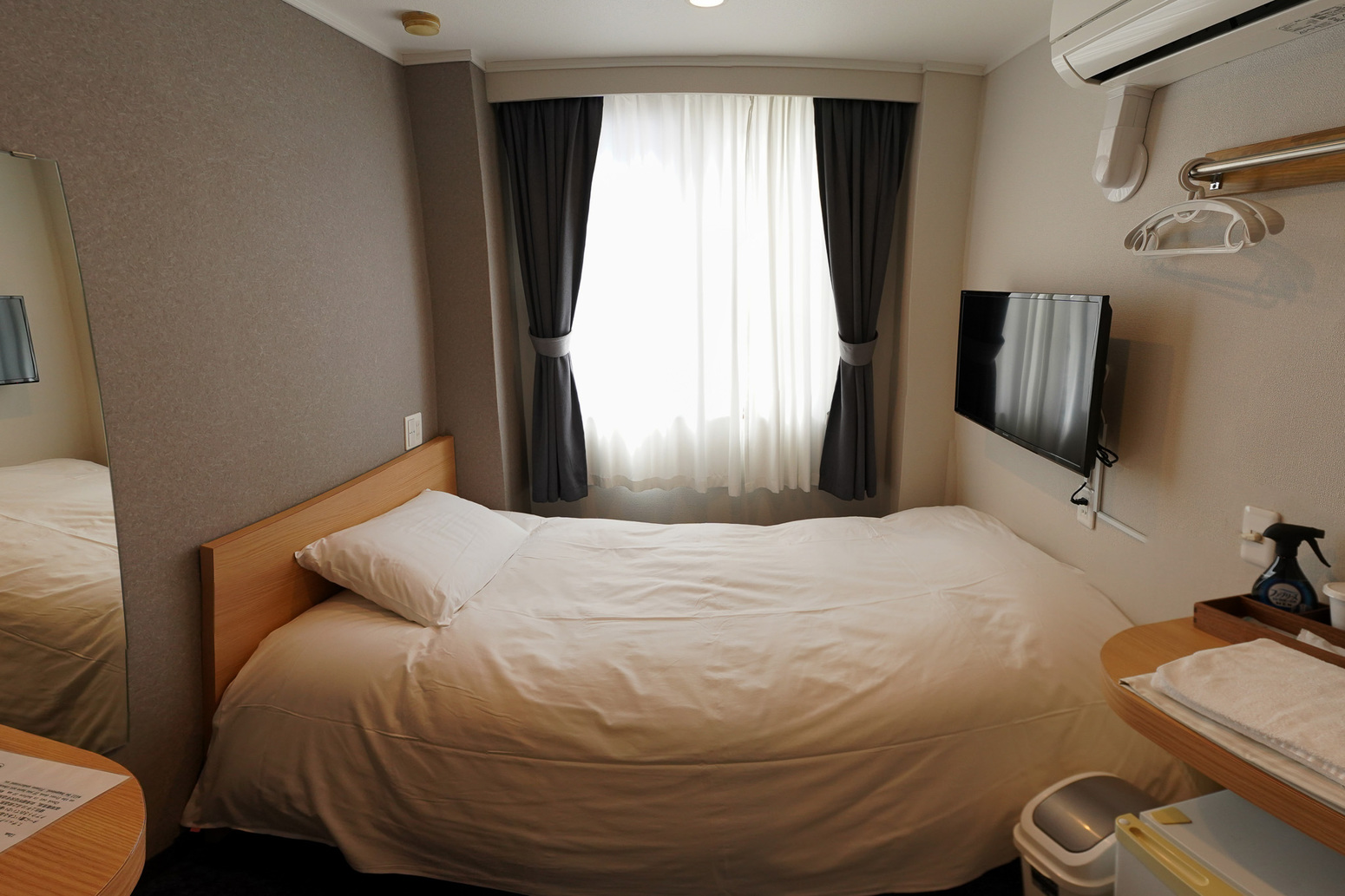 シングルルーム共用トイレ共用シャワー