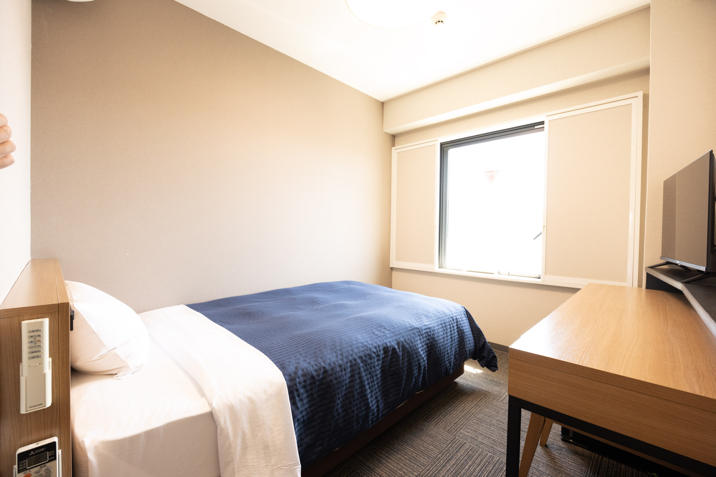 【スタンダードシングルルーム】広々セミダブルベッド♪