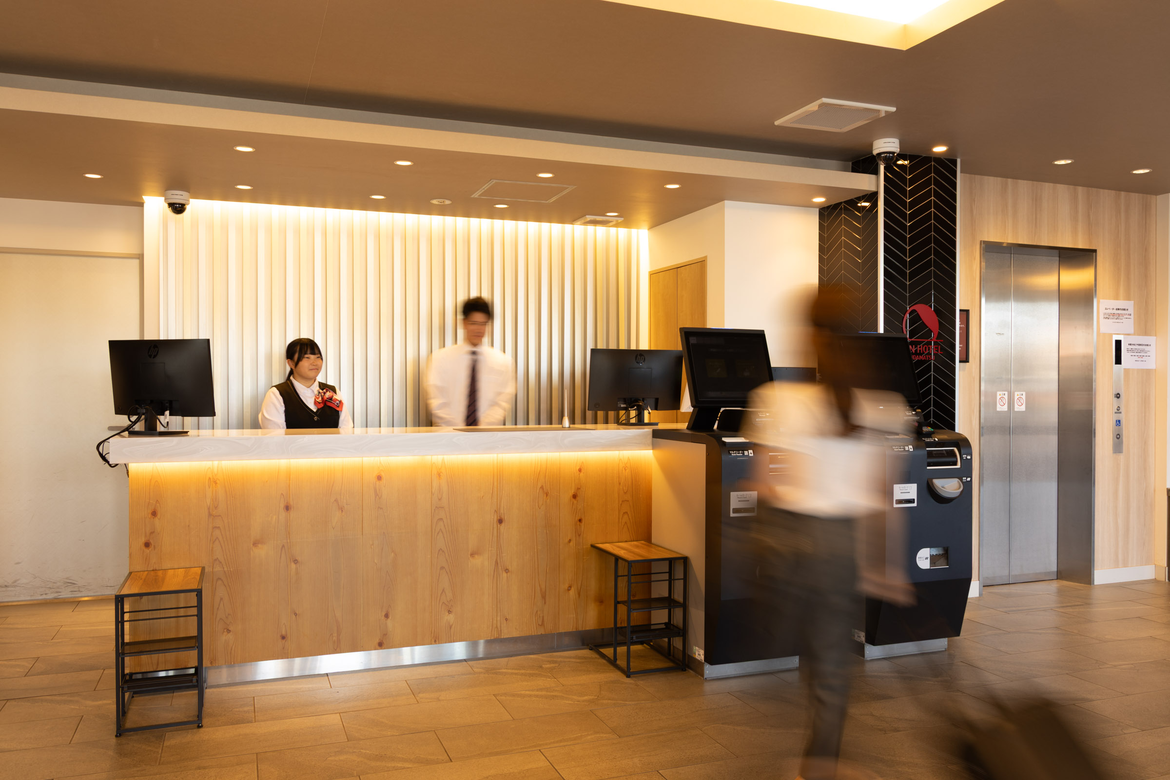 いらっしゃいませ！お客様を元気にお出迎えさせていただきます。