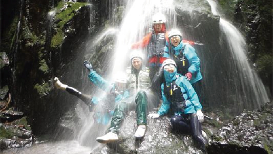 【シャワークライミング体験】夏だ！自然だ！秘境の渓流で滝行＆飛び込み！大自然を120％満喫≪素泊まり