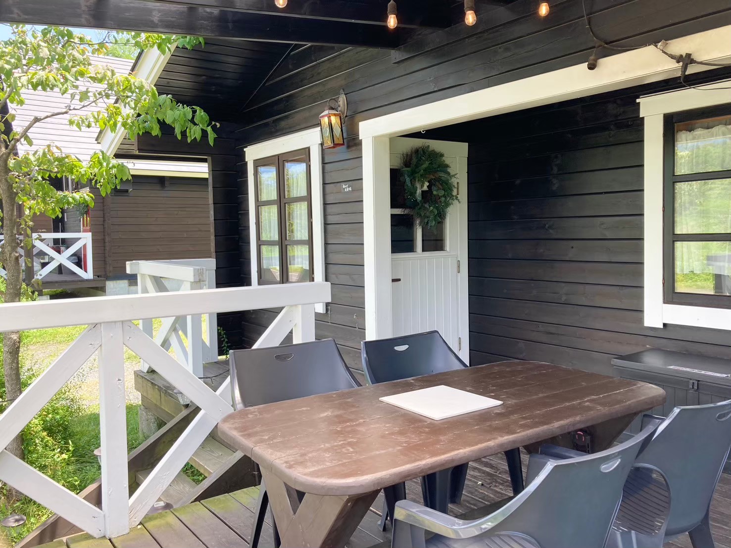 【白ログ】蒜山の大自然を感じることができる屋根付きBBQデッキ。