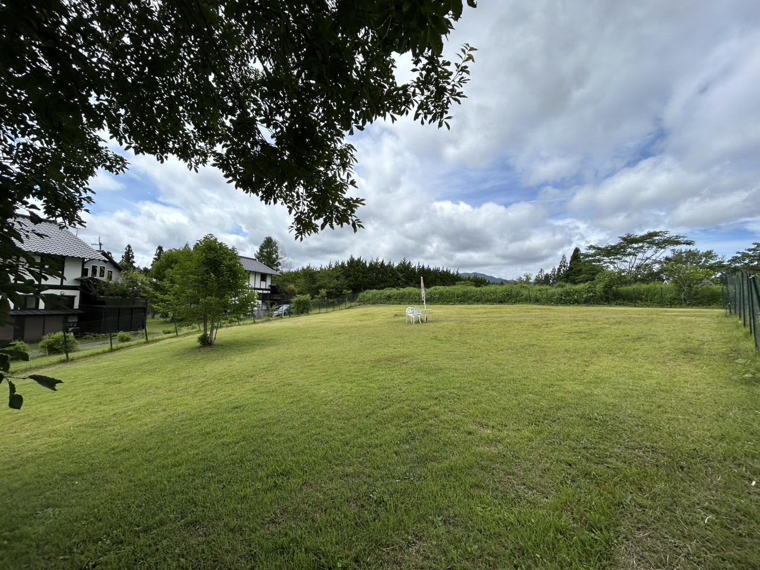 【むらさき】テニスコート3面分のドッグラン。西日本最大級の広さ。