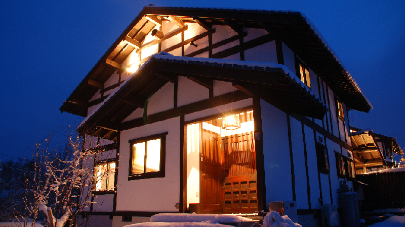 【むらさき】外観。12名様用の和風貸別荘。