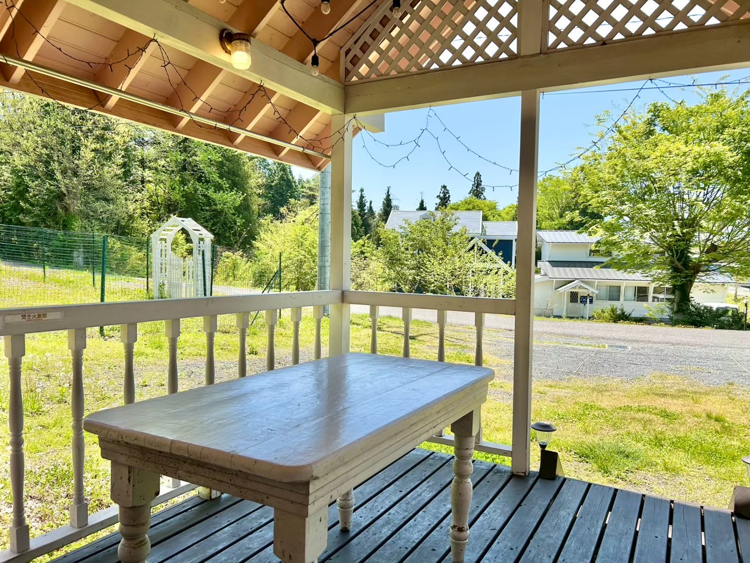 【ローズ】デッキでのんびり♪お茶したり、日光浴にも最適。