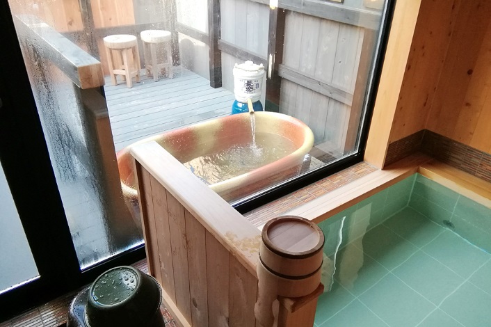 信楽焼浴槽のと露天風呂