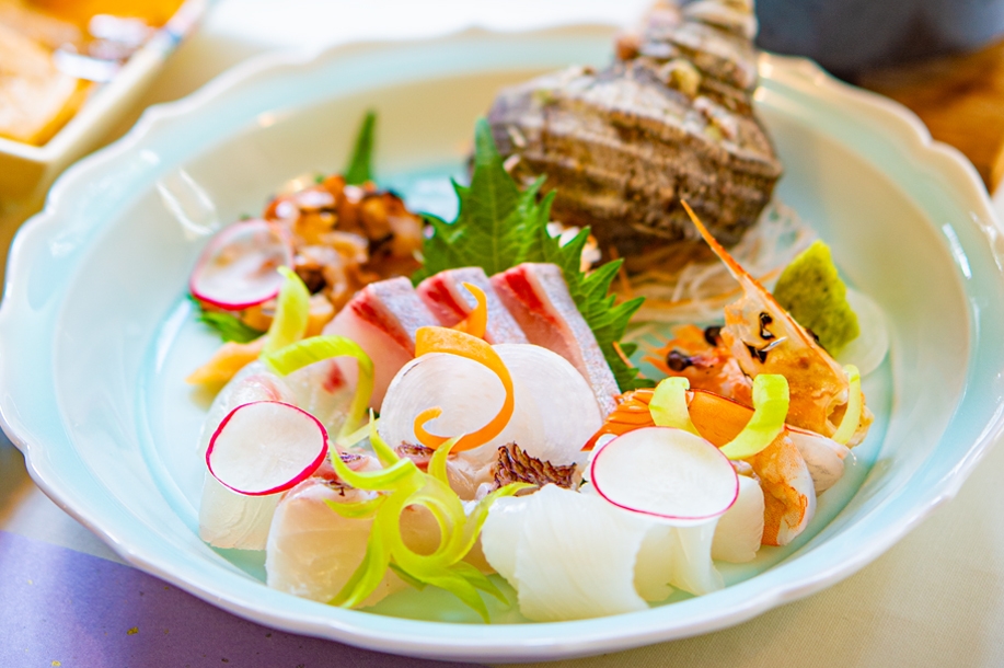 【楽天限定☆ポイント２倍】【1泊2食付】　瀬戸内の海鮮料理と展望風呂で満喫！！
