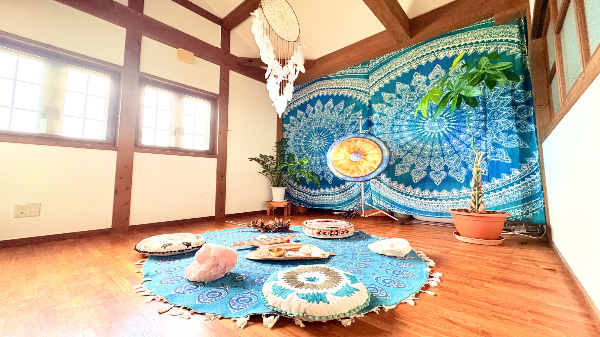 音叉やハンドチャイムで心を整えるヒーリングルーム。