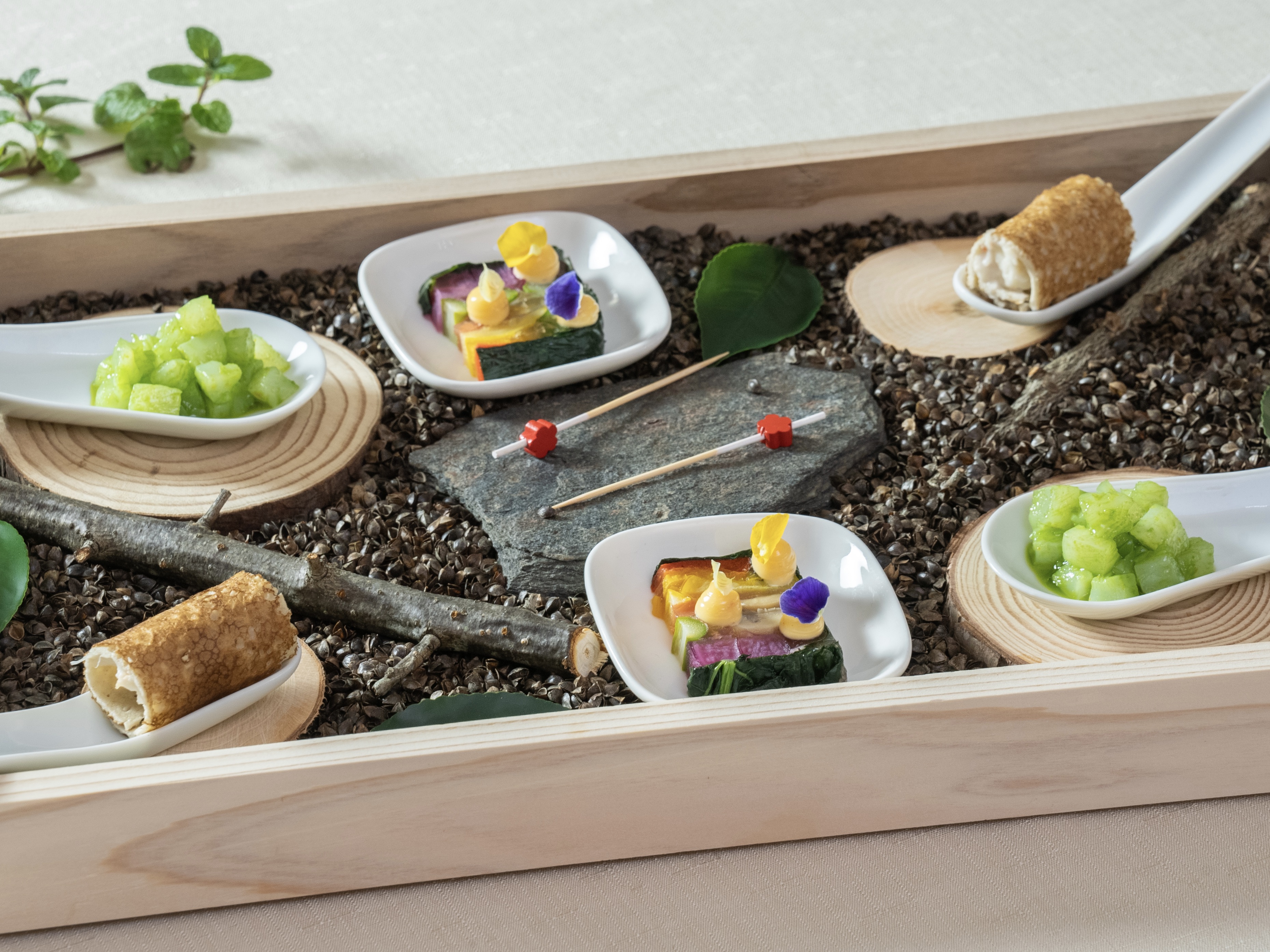 【夕食】2025春夏スペシャルディナーコース｜一口前菜~3つの味覚~
