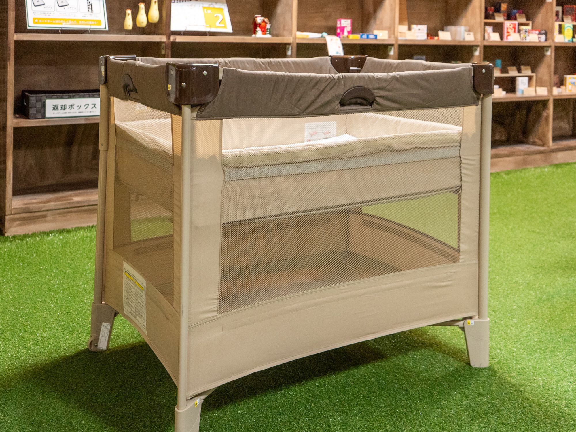 【サービス】ベビーベッド｜フロントにて3,300円で貸出しております。貸出数に限りがございます。