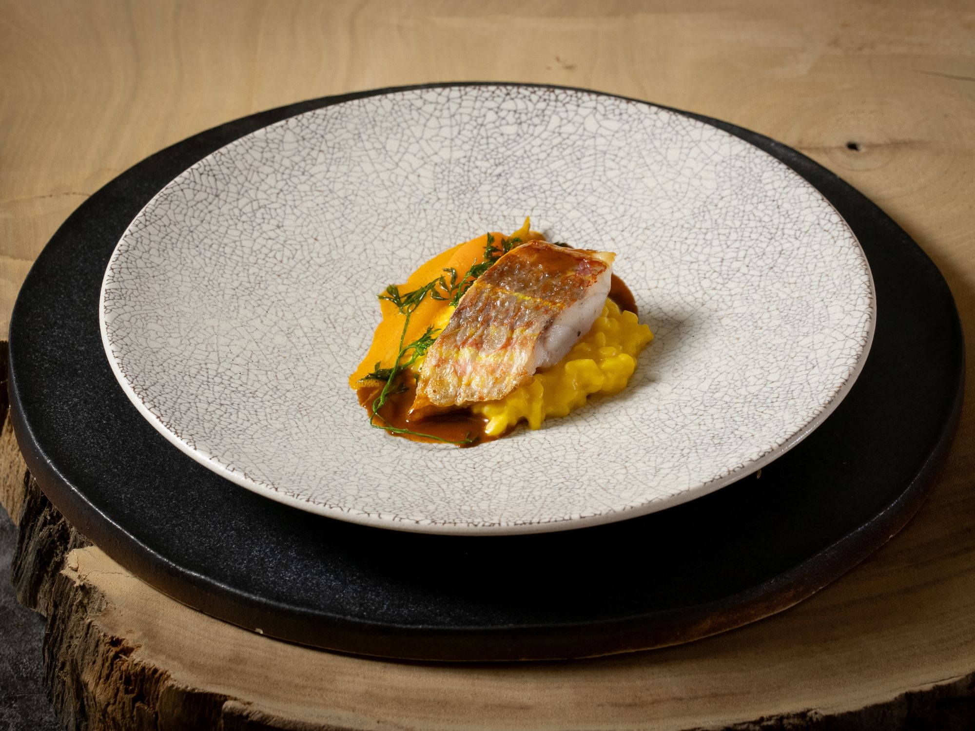 【夕食】2026春夏スペシャルディナーコース｜旬魚のポワレ 人参リゾット アメリケーヌソース