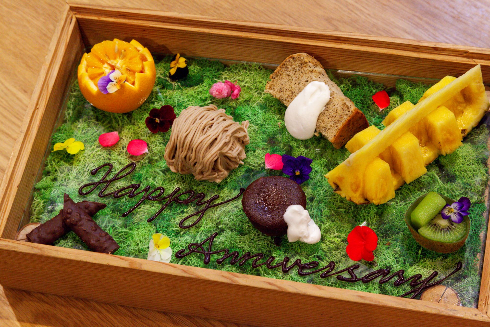 【記念日オプション】デザートプレート｜2～3名様でのお召し上がりに適した大きさです。