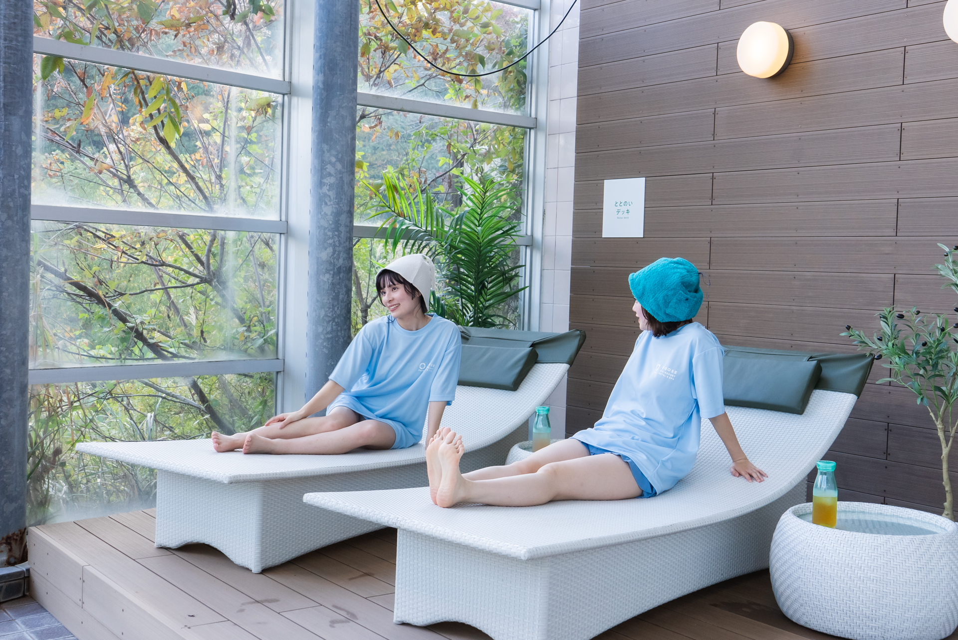 【水着スパ】整いエリア｜室内空間にて、足を伸ばして快適にお過ごしいただけます。