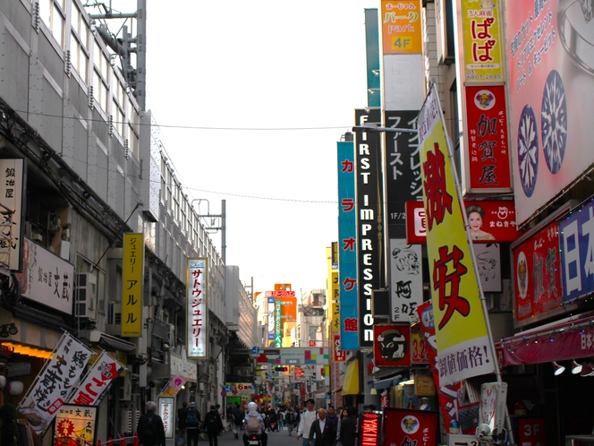 JR御徒町駅付近のストリート