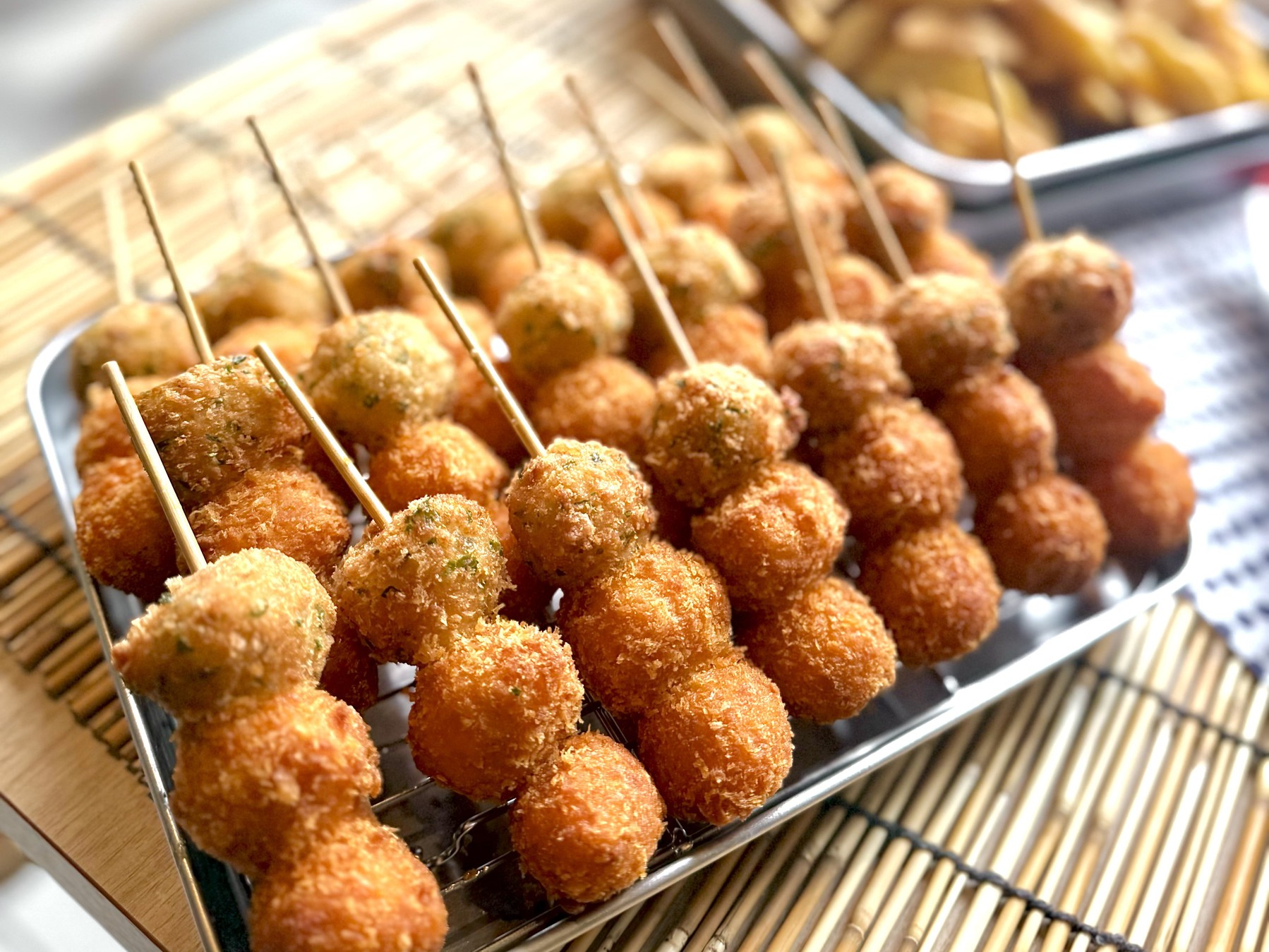 【海鮮団子串揚げ（いか、えび、たこ)】