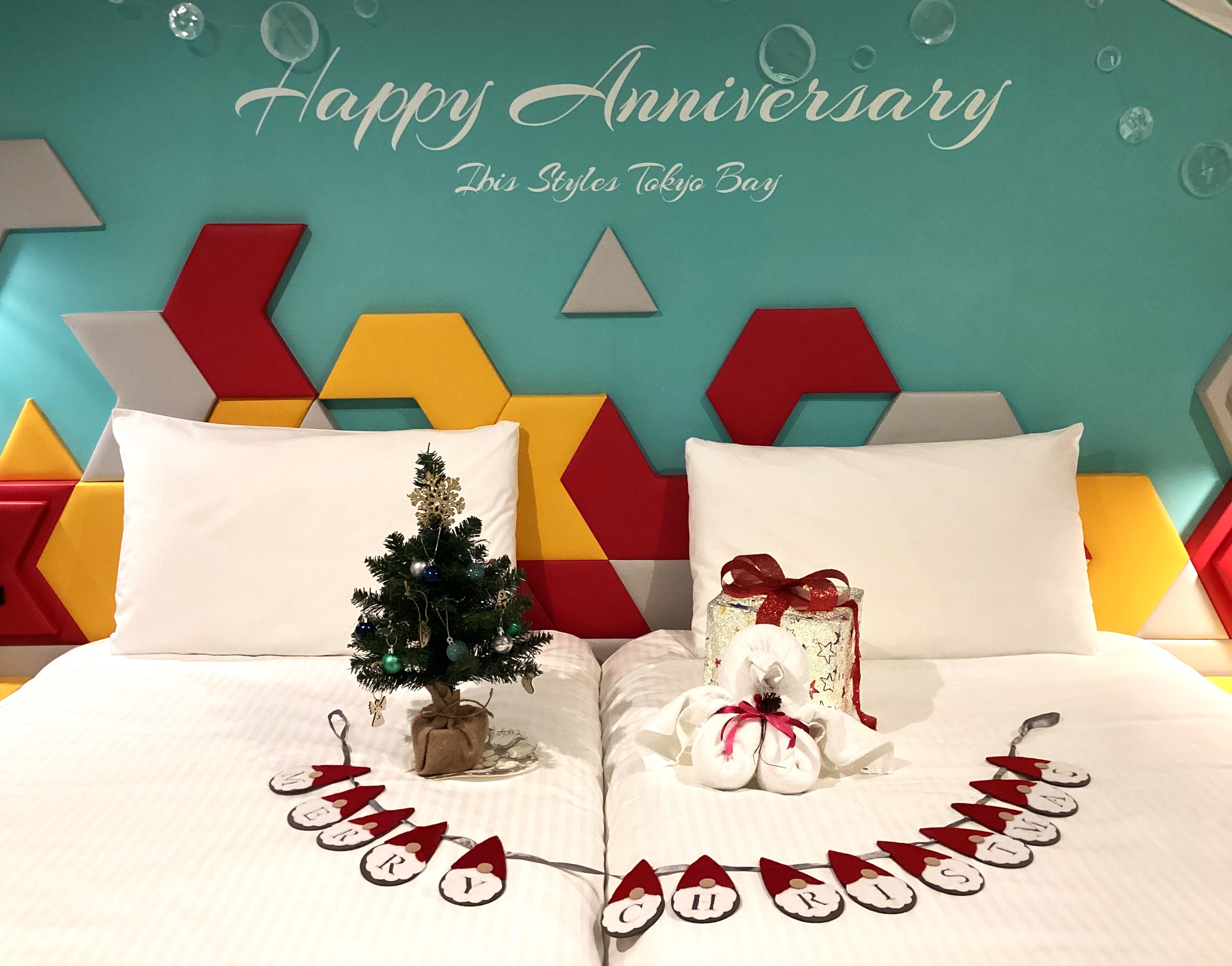 お部屋にクリスマスツリーやきらきら光るプレゼントボックスなど、クリスマスデコレーションが施された特別なお部屋！ 11/10(月)～12/25(木)宿泊の期間限定！