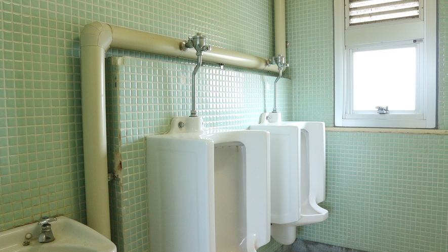 *【施設一例：B棟男子トイレ】洗面場としてもご利用いただいております。