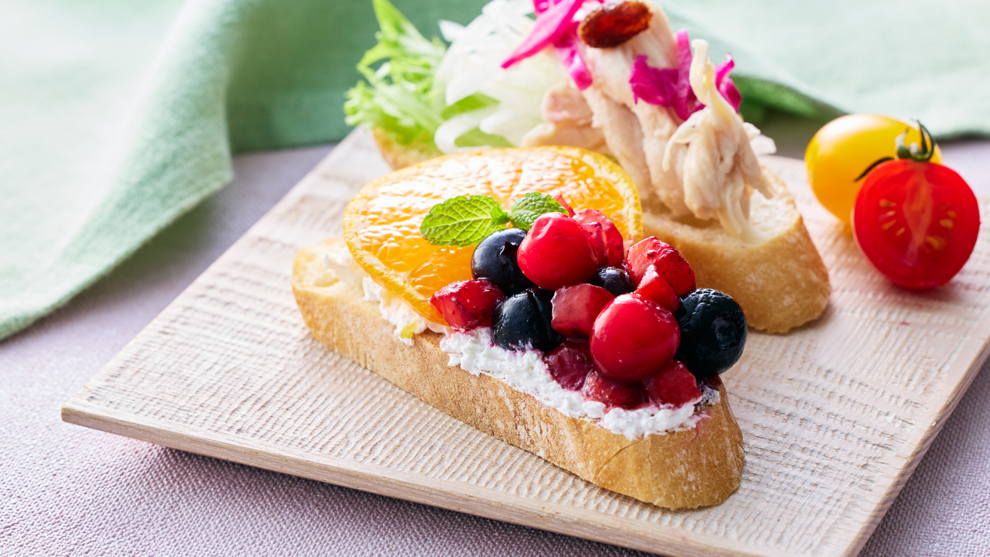 サラダやフルーツやおかず、具材を変えるだけで食事風にもスイーツ風にも、無限のアレンジが楽しめます。