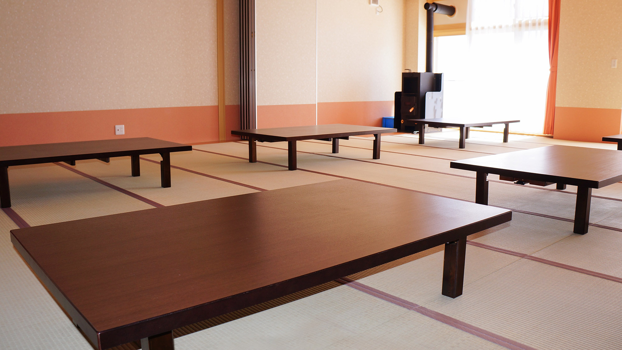 ・【こもれび荘 和室】レストランの奥には約38畳の和室があります