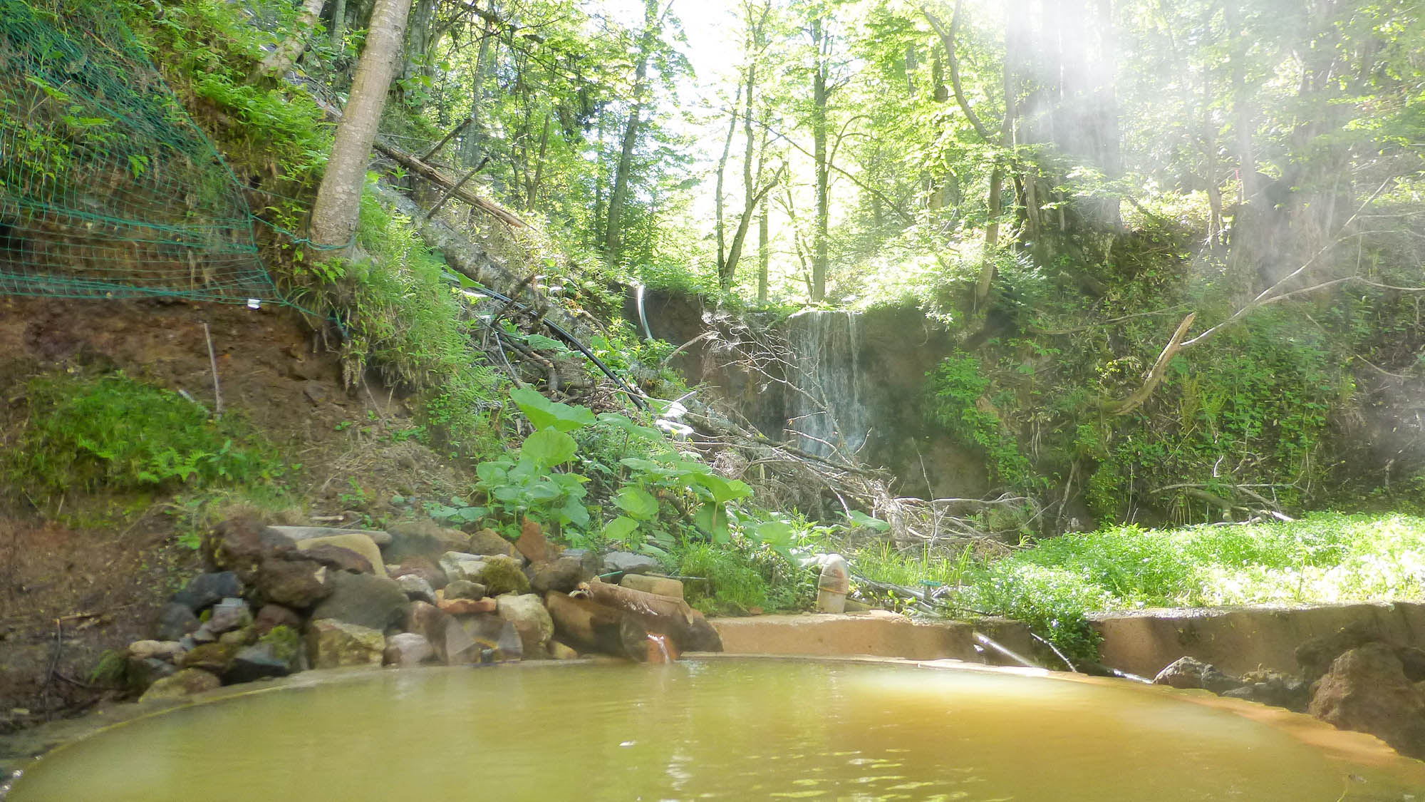 ・【幾稲鳴滝の湯】幾稲鳴滝の近くにある貸切露天風呂です