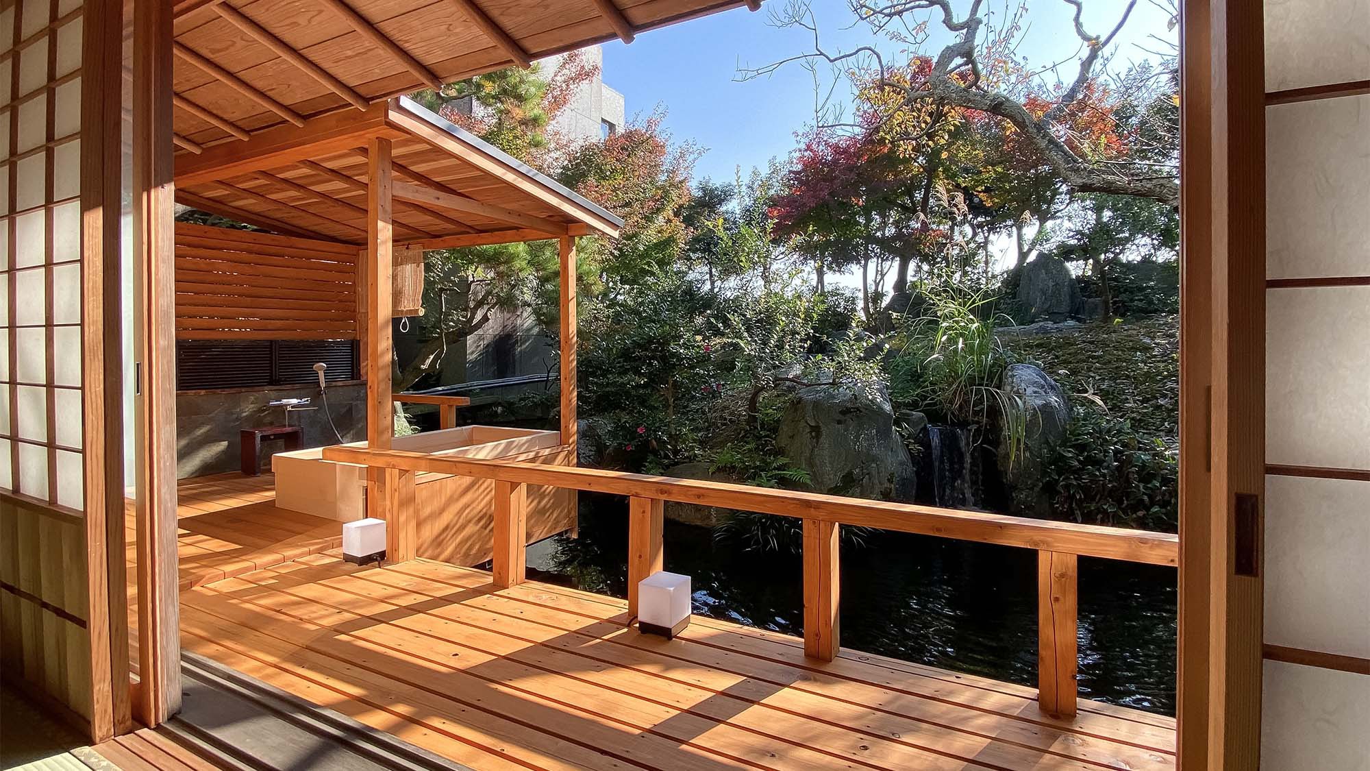 ・離れ客室　専用の露天風呂と季節の移ろいを感じる日本庭園
