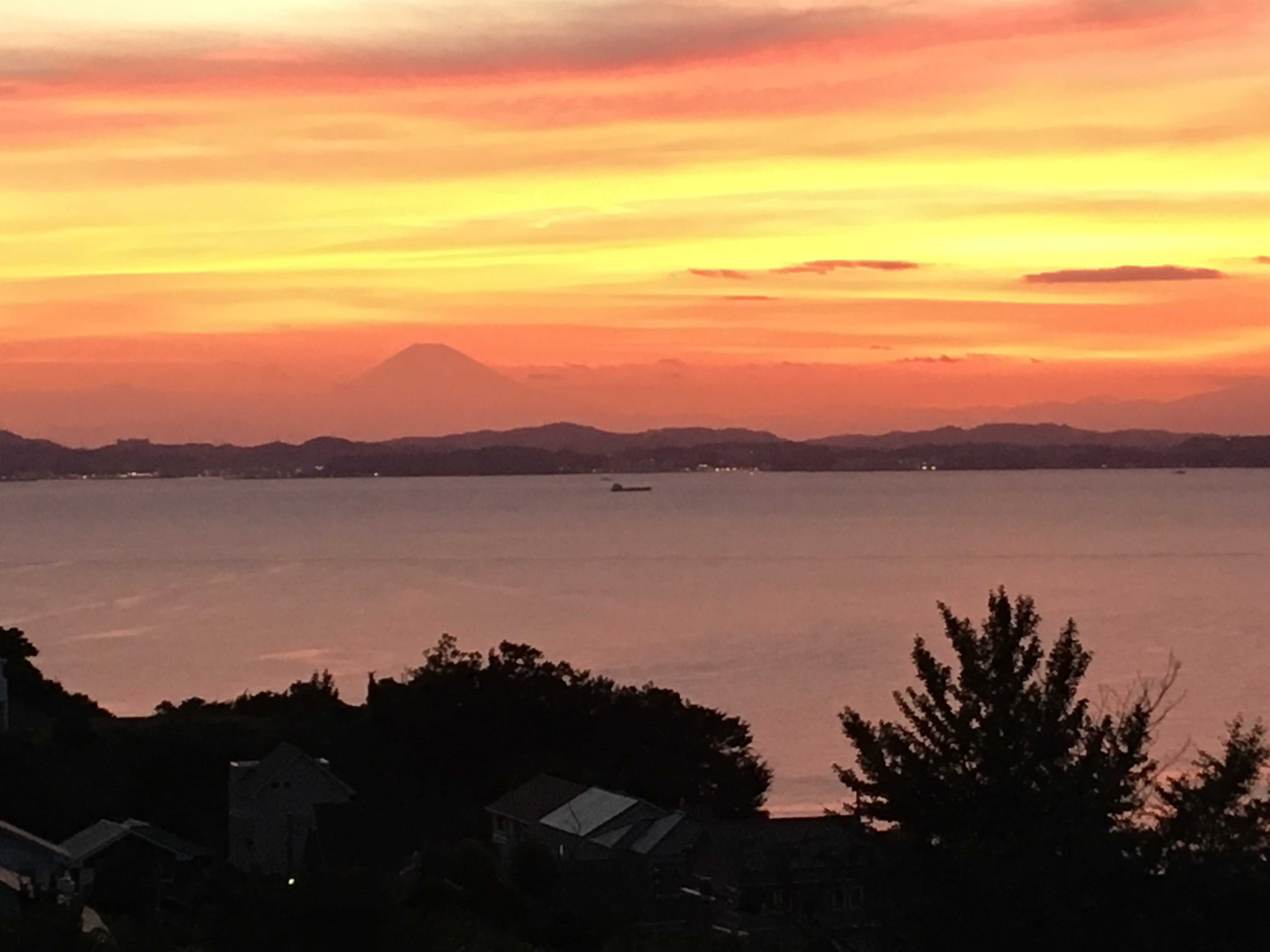 竹岡　ベランダからの夕日　富士山