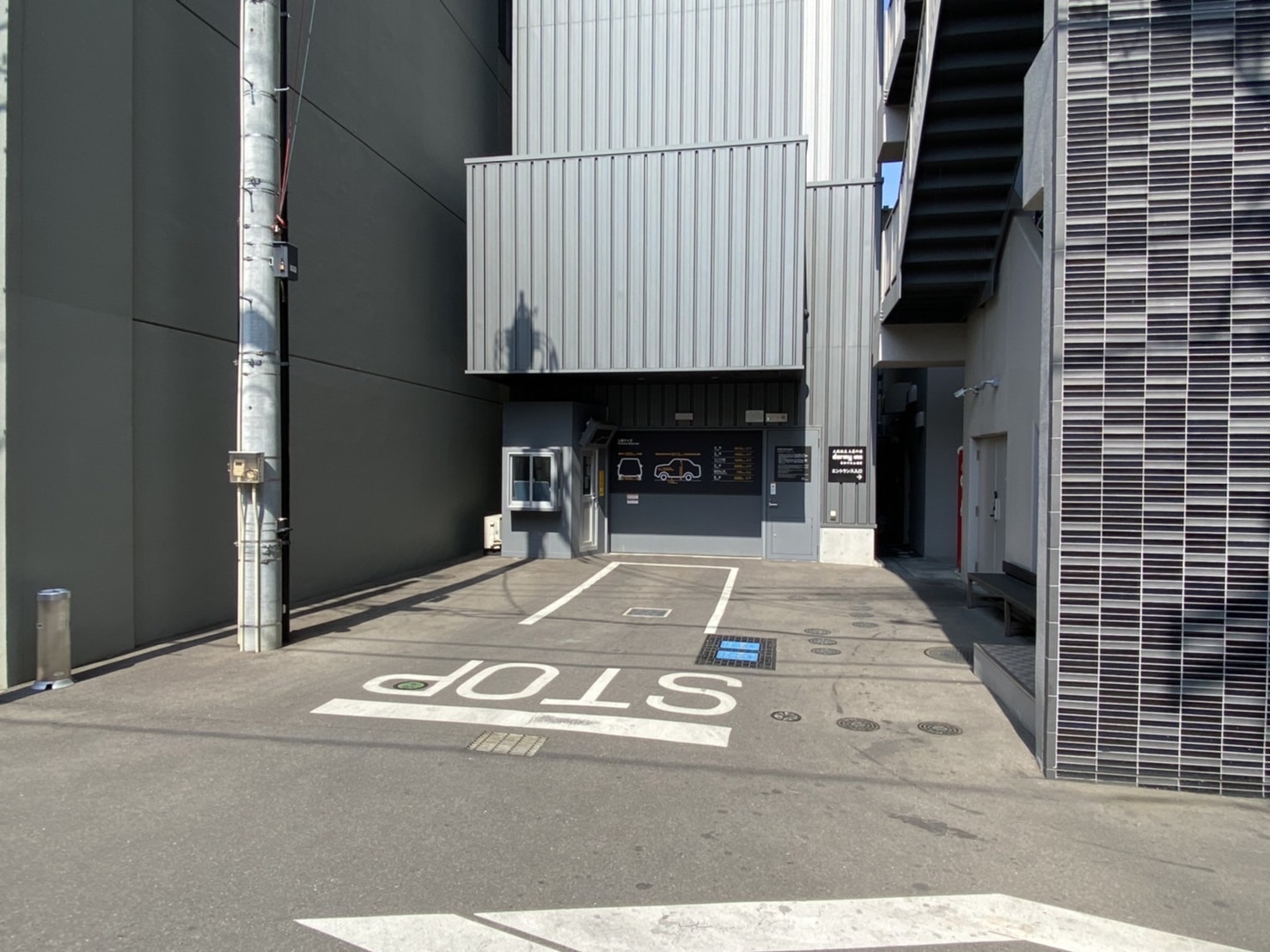 ◆駐車場◆中央通りを左折し、約50ｍ先右手に入り口がございます。