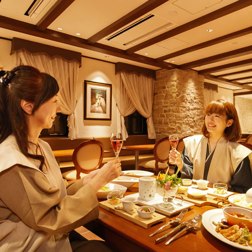 【創作イタリアンレストラン　フォンターナ】楽しい夕食の時間。