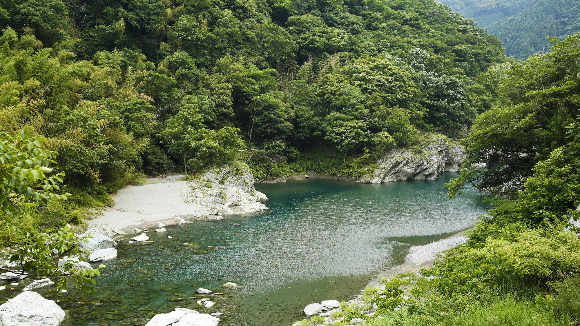 【穴吹川】当館目の前を流れる川をお楽しみいただけます