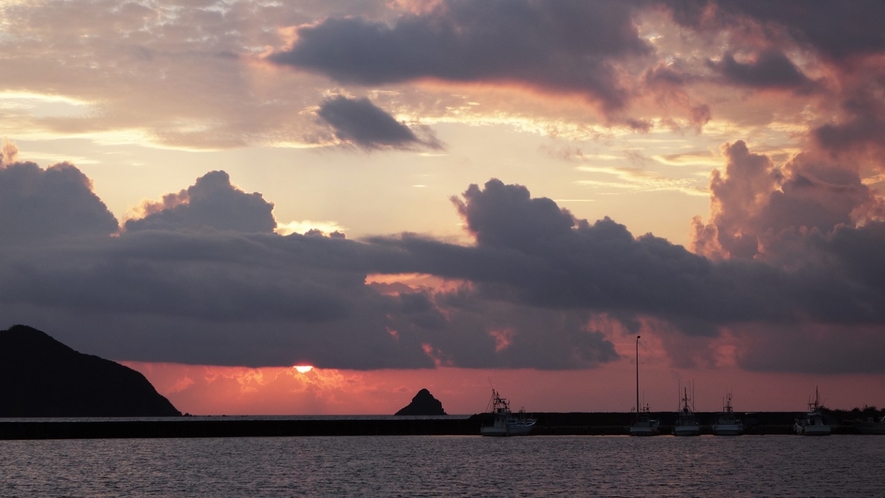 「港と夕陽のみえる宿」イメージ