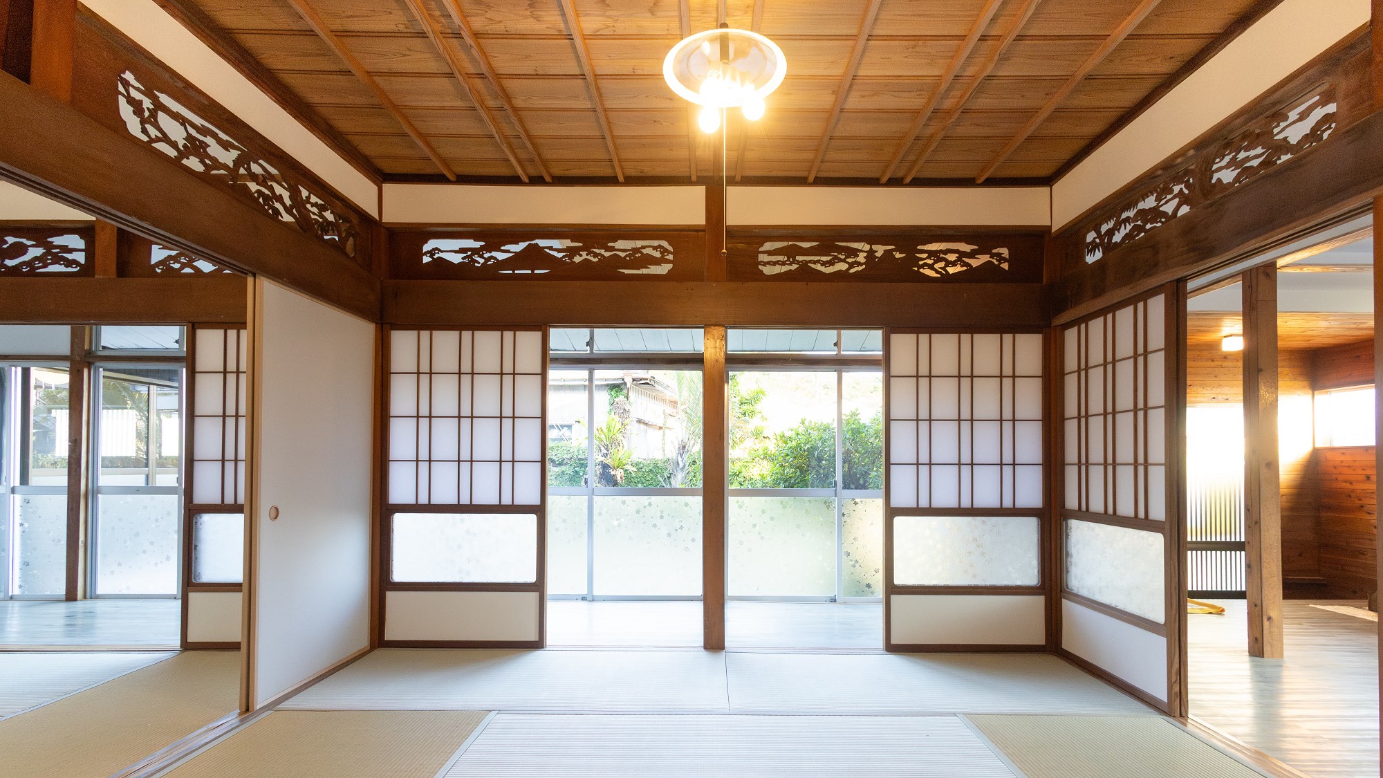 「ハマボウゆれる波音の宿」和洋室合わせて5室。大人数でも、各々の時間を楽しめます